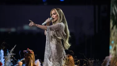 Астана-Аренадағы концерт жайлы: Джей Ло Қайрат Нұртастан арзанға түседі