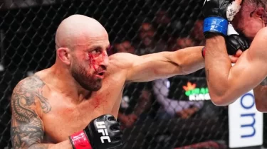 UFC 314 турнирінің басты жекпе-жегінде чемпион тағдырын төрешілер шешті (ВИДЕО)