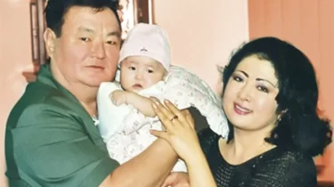 "Жеті жыл заңсыз тұрдық": Мақпал Жүнісова желіде неке қию туралы куәлігін көрсетіп, сырын ақтарды