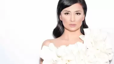 Алматы көшелерінде ән айтып жүрген Мәдина Сәдуақасова желіні шулатты (ВИДЕО)