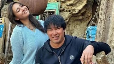 Беркут пен Аиша қызының 7 жасын жақындарымен атап өтті (ВИДЕО)