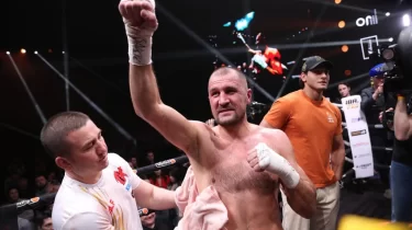 Сергей Ковалев рингтен кетіп бара жатып, Қазақстан тумасын аямай сабады (ВИДЕО)