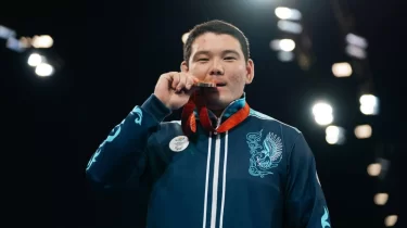 "Қыстың қақаған суығында курьер боп жүрген": Елдос Жұмақановтың Парижде жүлде алған шәкірті кім