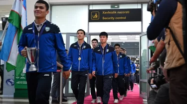 Өзбекстан президенті футболшыларға Chevrolet Cobalt сыйлады