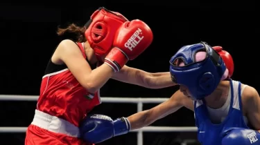Қазақстандық қыз Украина боксшысын ойсырата жеңді (ВИДЕО)