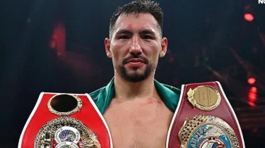 Жәнібек Әлімханұлы үш чемпиондық белбеу үшін әлем чемпионымен айқасады