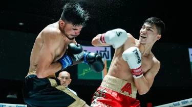 Қазақстандық боксшы үндістандық қарсыласын құлатты