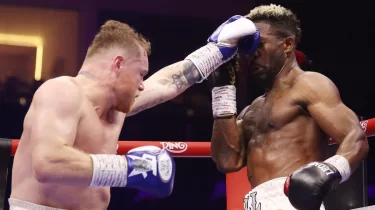 Скалл жеңілмеген еді… "Канело" мансабындағы ең тартысты жекпе-жек өткізді (ВИДЕО)