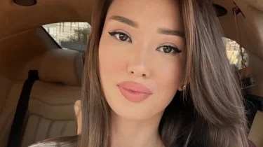 Сәбина Алтынбекова балалық шағынан сирек әрі әсерлі суретін жариялады (ФОТО)