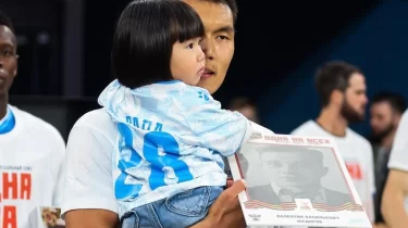 Нұралы Әліптің отбасымен бірге әсерлі видеосы пайда болды (ВИДЕО)