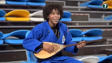 Бразилиялық Олимпиада чемпионы домбыра тартты