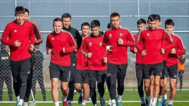 Шымкенттегі шытырман. "Қайсар" футболшылары лифтте қалып қойды (ВИДЕО)