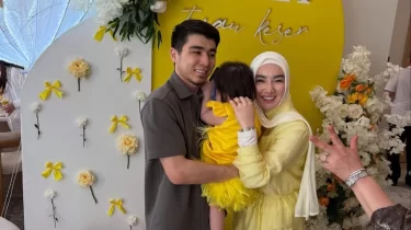 Фариза Төреәлі жаңа шаңырағында қызын тұсаукесерге түсіріп, қоныс тойын жасады (ВИДЕО)