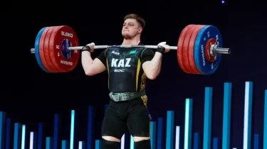 Танымал қытайлық ауыр атлет қазақстандыққа Азия чемпионы болуға мүмкіндік бермеді