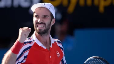 Михаил Кукушкин ресейлік теннисшіге "мастер-класс" көрсетті