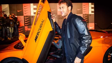 Неймар тағы да темір тұлпар алды. Бағасы 1 миллион фунт!