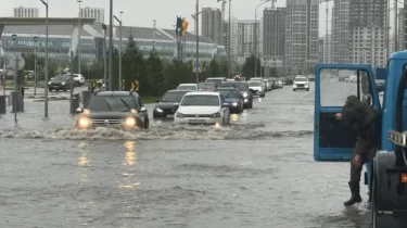 Астанадағы көшелер тағы да су астында қалды (ВИДЕО)