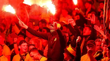 Финал алдындағы дүрбелең! Жанкүйерлер жаппай бүлік шығарды (ВИДЕО)