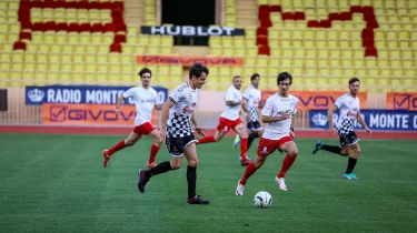 Доп – дөңгелек емес! F1 пилоттары футболда ойсырай жеңілді (ВИДЕО)