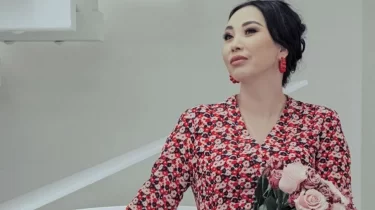 Төрт жасар бүлдіршін Қарақат Әбділдинаны өнерімен тәнті етті (ВИДЕО)