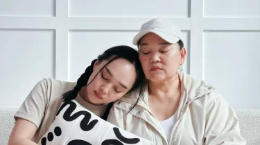 Жанар Айжанованың қызы танымал видеожазба форматынан неге қорқатынын айтты