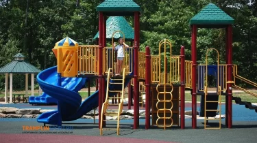 Атырауда 7 жасар қыз ойын алаңында саусағынан айырылды!