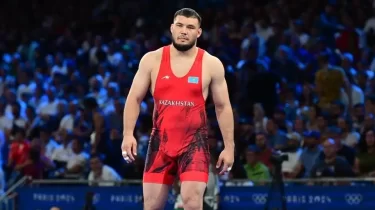 Жеңіс уысында еді: Қазақстанның №1 балуаны күтпеген жерден “туше” болды (ВИДЕО)