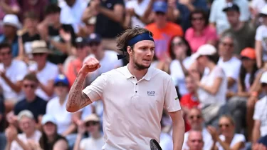 Сенсациялық камбэк: Александр Бублик "Ролан Гаррос" фаворитін тізе бүктірді (ВИДЕО)