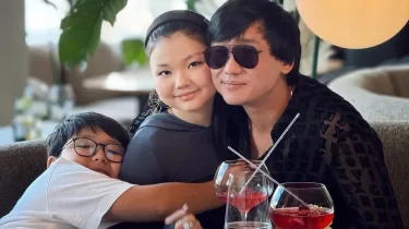 "Бір толқында": Қайрат Нұртас пен қызы Алау KazNet-ті жарды! (ВИДЕО)