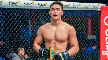 49-секундтағы нокаут! Қарағандылық файтер өзбек қарсыласын жойқын соққымен тоқтатты (ВИДЕО)