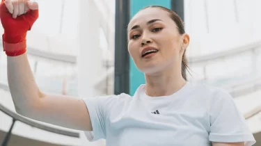 Қазақстанның ең сұлу боксшысы елден кетеді