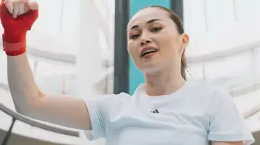 Қазақстанның ең сұлу боксшысы елден кетеді