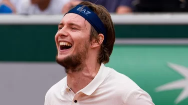 Қазақстанның үздік теннисшісі "Ролан Гарроста" қарсыласын тас-талқан етті