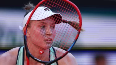 Елена Рыбакина "Ролан Гарростың" қазіргі чемпионымен сынға түсті