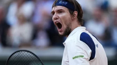 Сенсация! Александр Бублик әлемнің бесінші ракеткасынан айласын асырды (ВИДЕО)