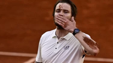 "Бір-ақ мүмкіндік болды": Александр Бублик "Ролан Гарростағы" тарихи жеңісі туралы пікір білдірді (ВИДЕО)