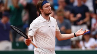 “Адам сенгісіз!” — Александр Бублик Синнердің деңгейі жайлы