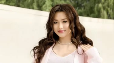 "Бір жүзікпен шектелмепті": Ерке Есмахан RaiM-нан алған жаңа сыйлықтарын көрсетті (ФОТО)