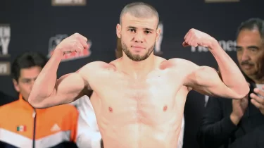 Қазақстандық бокс жұлдызы мексикалықты сабау мақсатымен Испанияға жетті (ВИДЕО)