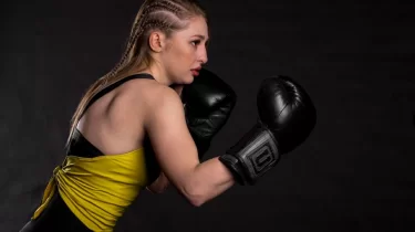 “Қорқытты, пара ұсынды, өлтіреміз деді”: Ангелина Лукас жанжал ортасында қалды