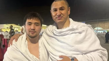 Жұлдызды боксшы Елдос Сметовпен бірге қажылықтан видео жариялады (ВИДЕО)