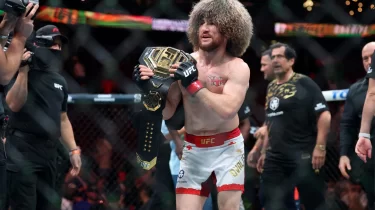 Мераб Двалишвили UFC белбеуін Грузияға алып келді (ВИДЕО)