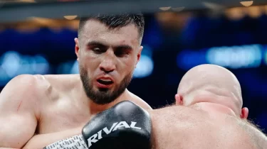 Қазақстанда "ысқырылған" Баходир Джалолов енді АҚШ-та жұдырықтасады