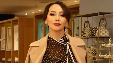 "8 бала табыңыз": Айгүл Иманбаеваның тыңдарманы гауһар білезігін сыйлады (ВИДЕО)