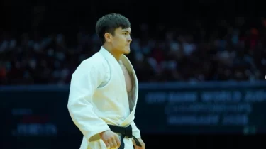 Максим Мейірлан жарақатына байланысты белдесуді жалғастыра алмады (ФОТО)