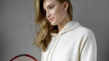 Елена Рыбакина туған күнінен ерекше фото көрсетті