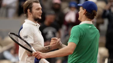 Сенсация: Александр Бублик әлемнің бірінші ракеткасын тізе бүктірді (ВИДЕО)