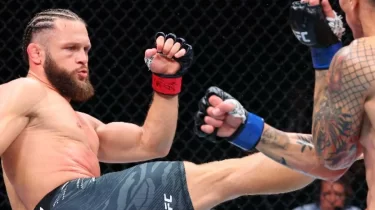 Қазақстан тумасы Бакудегі тарихи UFC турнирінде қарсыласын күйрете жеңді (ВИДЕО)