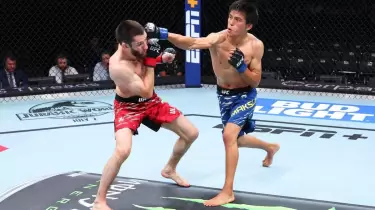 Азат Мақсұм UFC-дегі айқастан қанша тапты?