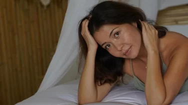 Бали, йога және әжімдер: Әсел Сәдуақасова идеалды әйел бейнесін көрсетті (ФОТО)